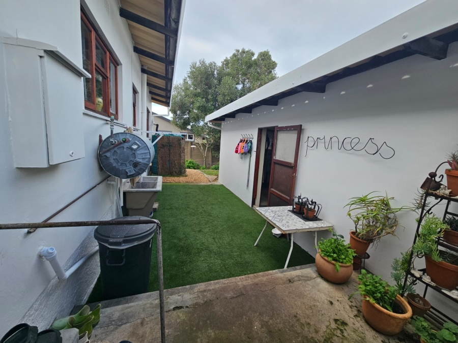 3 Bedroom Property for Sale in Stilbaai Wes Western Cape